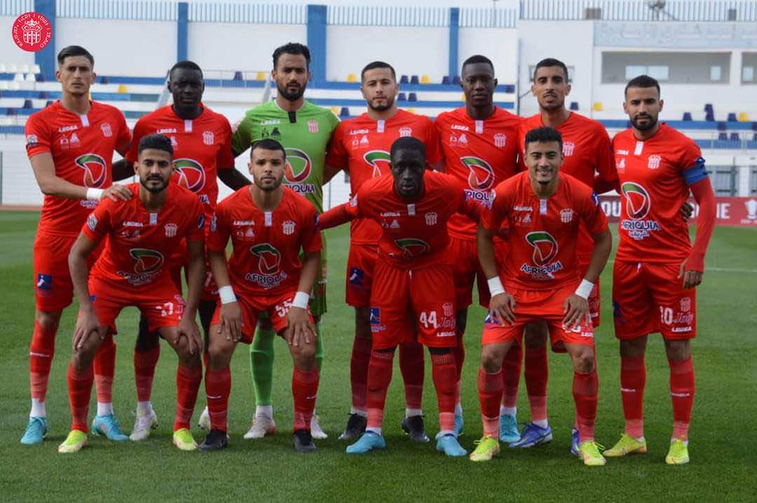 مسؤولو حسنية أكادير يساهمون ب400 ملايين سنتيم لإنقاذ الفريق من الأزمة