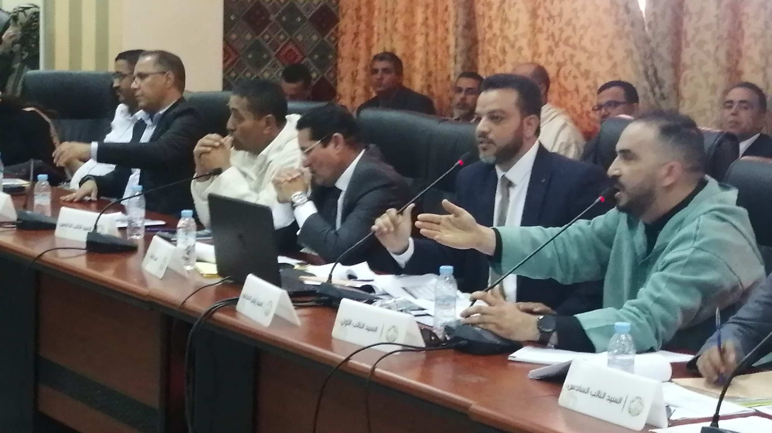 نائب رئيس بلدية أسفي ينتقد عدم وفاء "مجمع الفوسفاط" لالتزاماته ومزاحمته للمستثمرين العقاريين