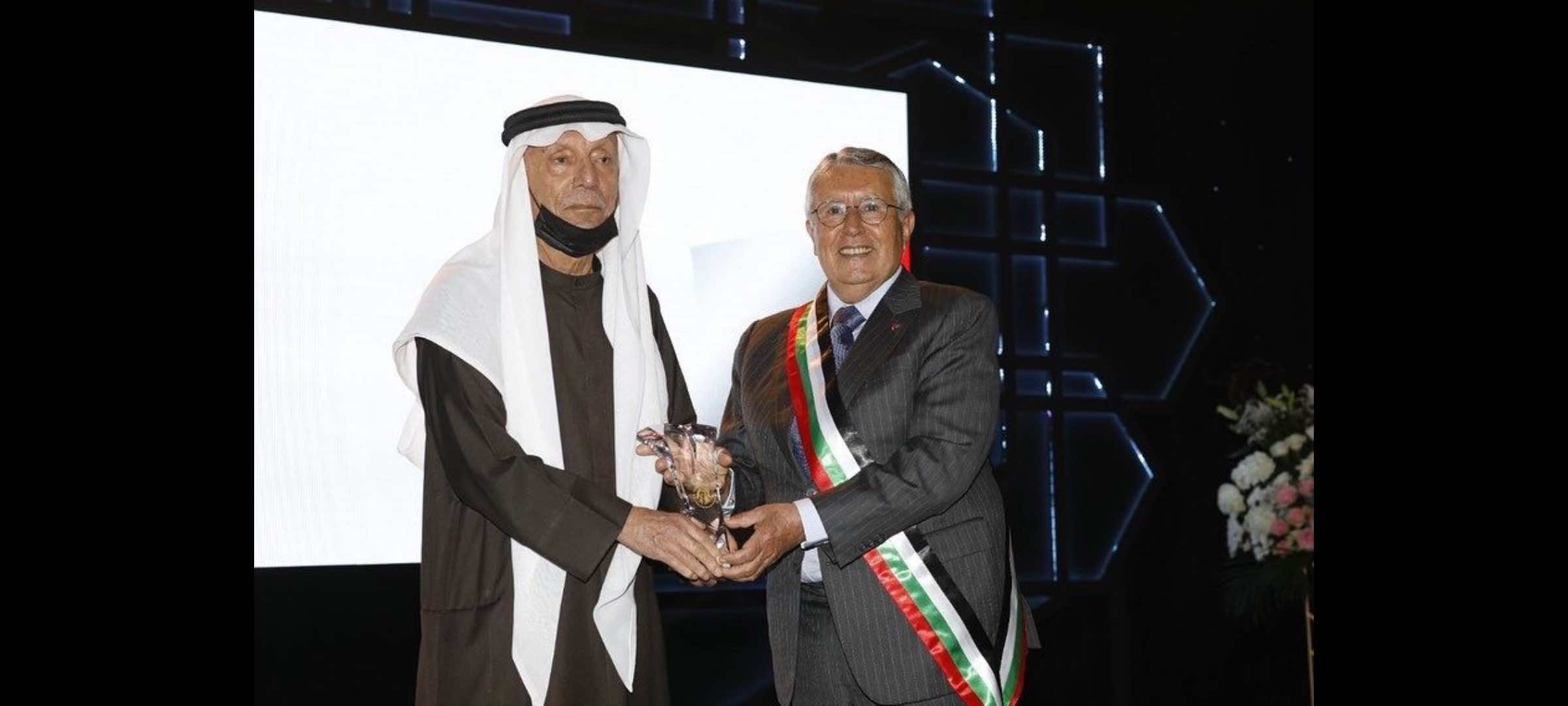  تكريم بن عيسى ضمن الفائزين بجائزة سلطان بن علي العويس الثقافية