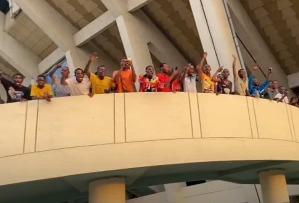 جماهير بالكونغو تشوش على حصة تدريب المنتخب المغربي