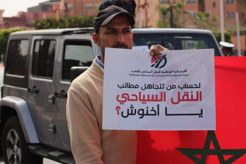 المهنيون في النقل السياحي يخططون للتصعيد ضد الحكومة جراء "إخفاق البرنامج الاستعجالي" في إنقاذ القطاع من الكساد