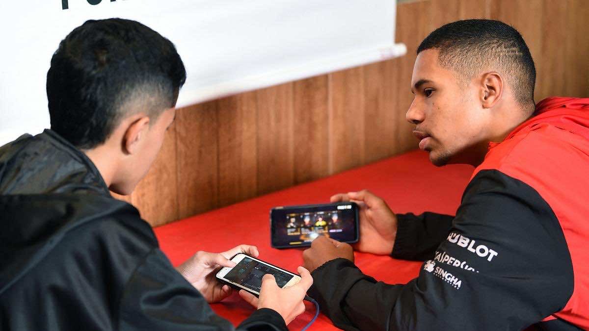ألعاب الفيديو تطيح بكرة القدم في أحياء البرازيل الفقيرة