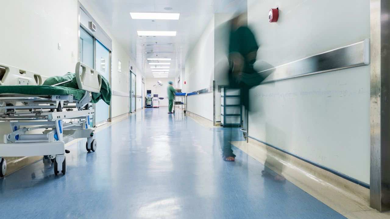 هؤلاء هم المتابعون بتهمة التلاعب في صفقات وزارة الصحة