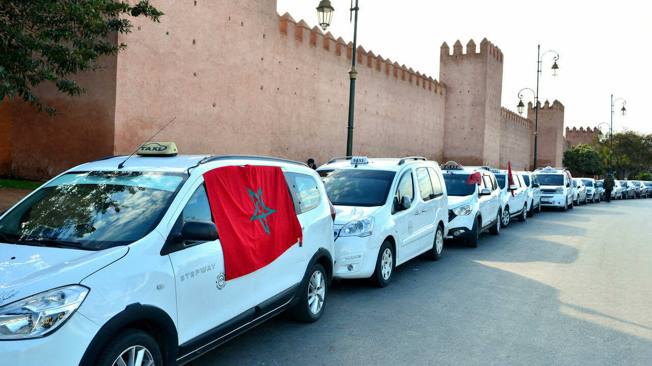 الحكومة تحجم عن كشف تفاصيل دعم مهنيي النقل جراء ارتفاع المحروقات وتقول: "ننتظر جمع المعطيات"