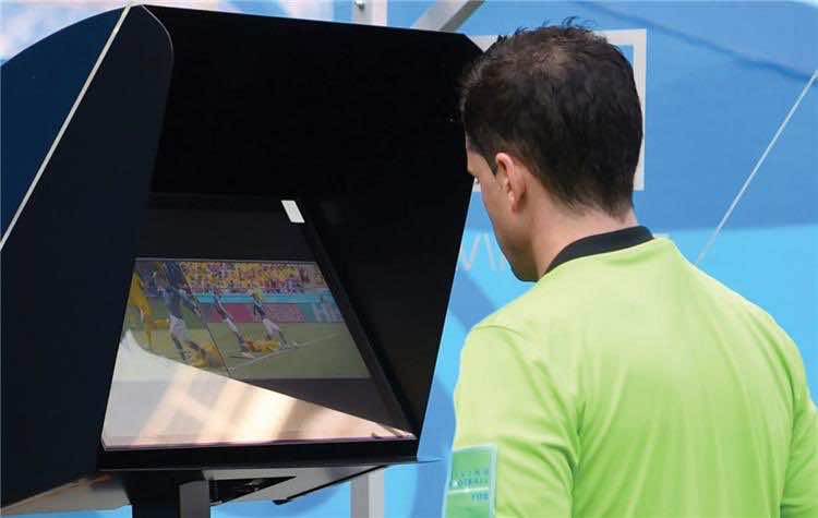 الكاف يقرر استخدام تقنية "الفار" في المباريات النهائية لدوري أبطال افريقيا والكونفيدرالية