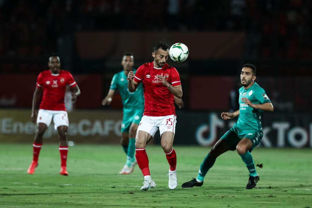 الكاف يفرض عقوبات قاسية على الرجاء الرياضي ويلزمه بإجراء مباراتين بدون جمهور