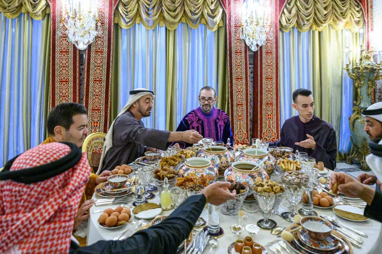 الملك يستقبل محمد بن زايد وعددا من أمراء الإمارات العربية المتحدة (+صورة)