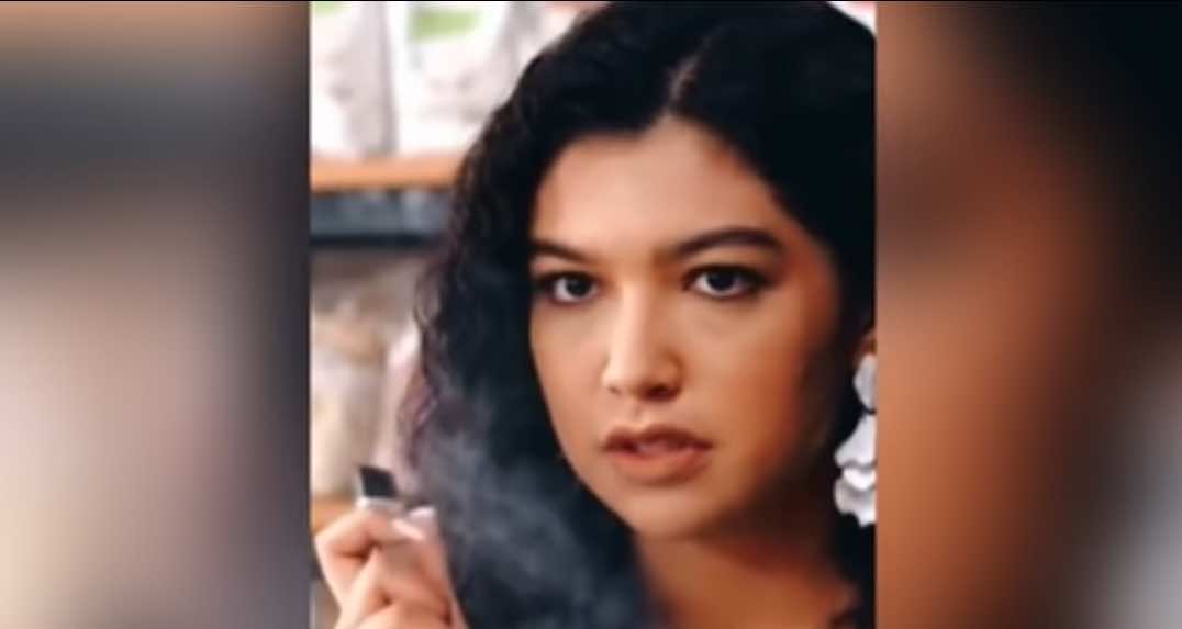 ناقد سينمائي يعتبر تدخين السيجارة الإلكترونية في مسلسل "لمكتوب" جُرْمََا والمنتج يعتبرها مجرد "إكسسوار"  