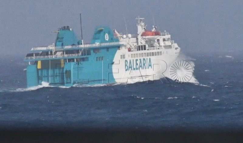 إيقاف الرحلات البحرية بين مينائي سبتة والجزيرة الخضراء جراء سوء أحوال الطقس