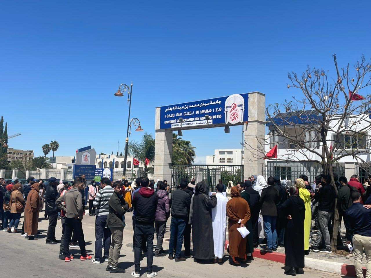 طلبة الدكتوراه يحتجون أمام رئاسة جامعة فاس