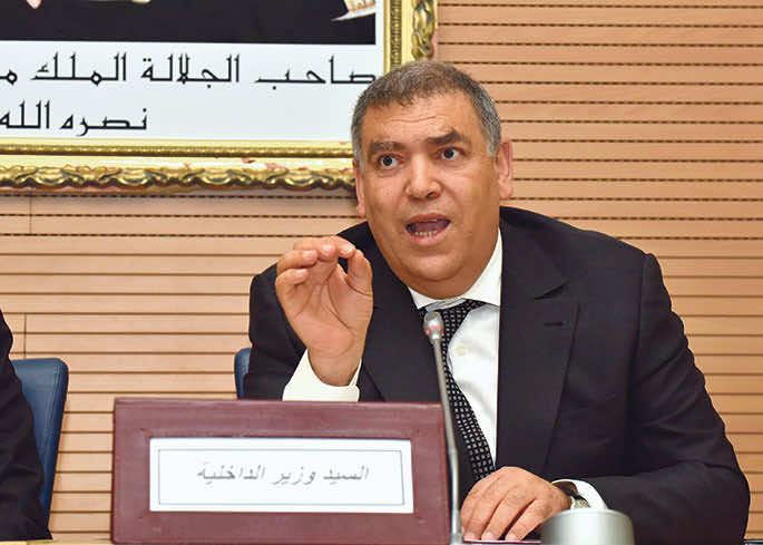 لفتيت يمهل الولاة والعمال شهرا واحدا لإعادة ضبط شروط استغلال مأذونيات سيارات الأجرة