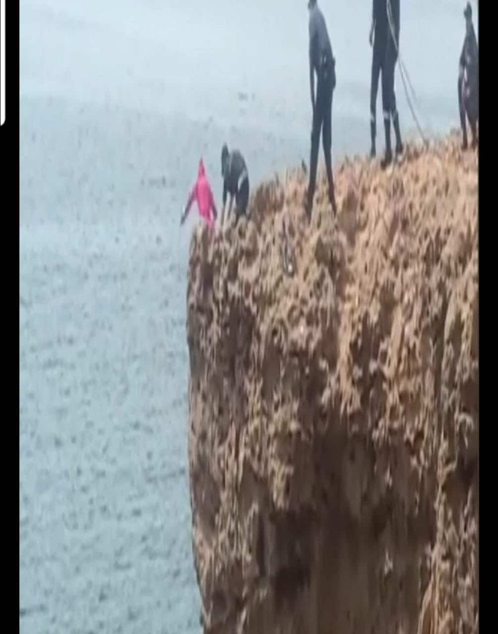 شاب نجا من الموت بأسفي بعد محاولته الانتحار برمي بنفسه من أعلى جرف صخري