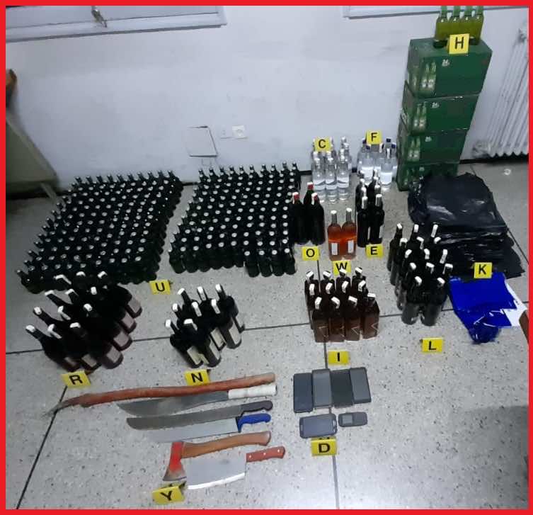 فرقة مكافحة العصابات توقف ثلاثة أشخاص وتحجز أسلحة بيضاء في مكناس
