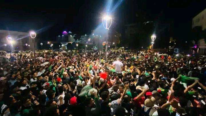 منتخب الفوتسال يحضى باستقبال كبير في القنيطرة بعد عودته بلقب كأس العرب (+صور)