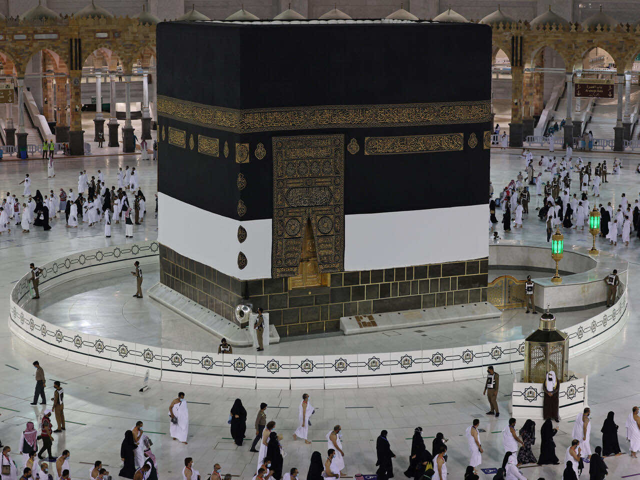 السعودية تخفف مزيدا من قيود كوفيد-19 مع بدء وصول الحجاج