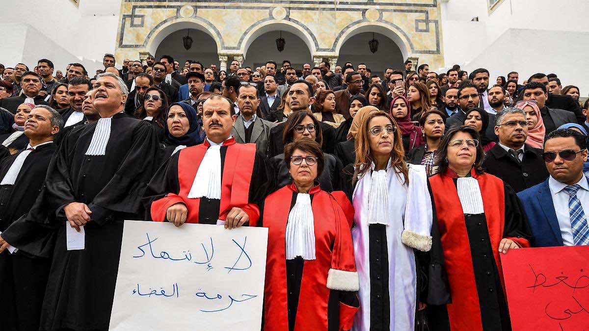 إضراب عام للقضاة في تونس رفضا لقرارات الرئيس عزل نحو ستين منهم