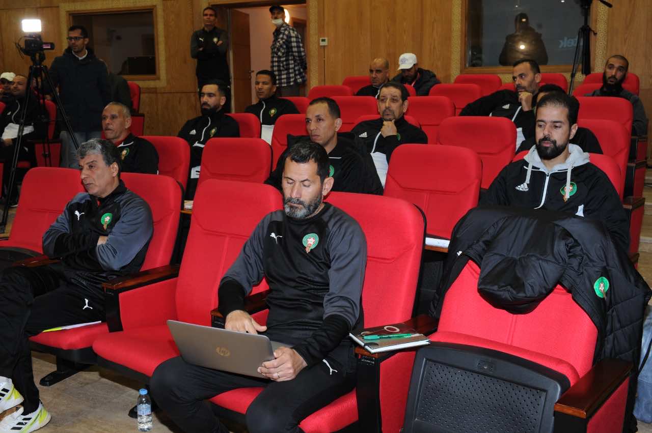 جامعة الكرة تنظم دورة تكوينية لفائدة مدربي كرة القدم داخل القاعة