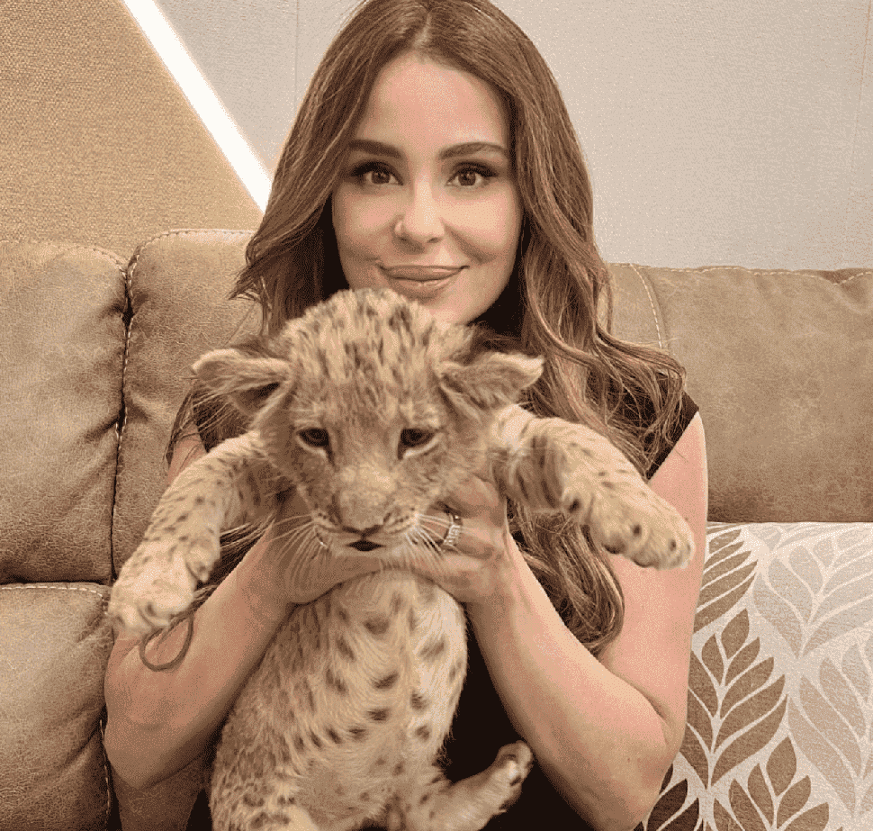 هذه حقيقة استضافة كارول سماحة لأسد في منزلها