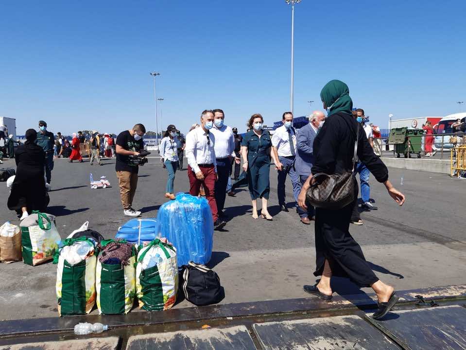 صعوبات تواجه عودة العاملات المغربيات في حقول الفراولة الاسبانية بعد انتهاء عقود عملهن