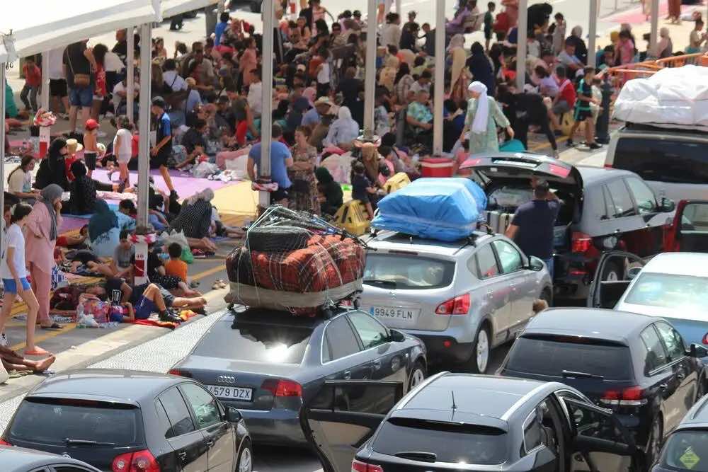 عشرة آلاف شخص عبروا سبتة لقضاء العيد مع العائلات في المغرب