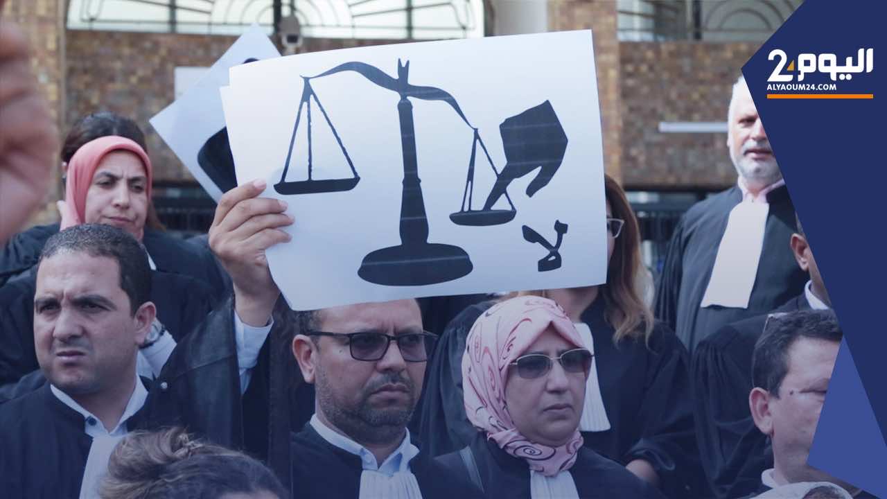 محامون بالبيضاء في احتجاجات إثر تسريب تسجيل بين قضاة يكيل اتهامات إلى محامية (+فيديو)