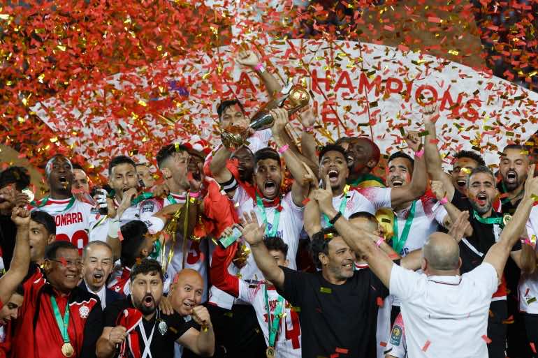 "الكاف" يتوج الوداد الرياضي بجائزة أحسن فريق في القارة الإفريقية