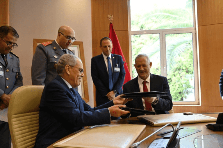 وزير الدفاع الإسرائيلي يقول إن العلاقات بين تل أبيب والرباط "ازدهرت" بينما صفقات السلاح تلوح بالأفق