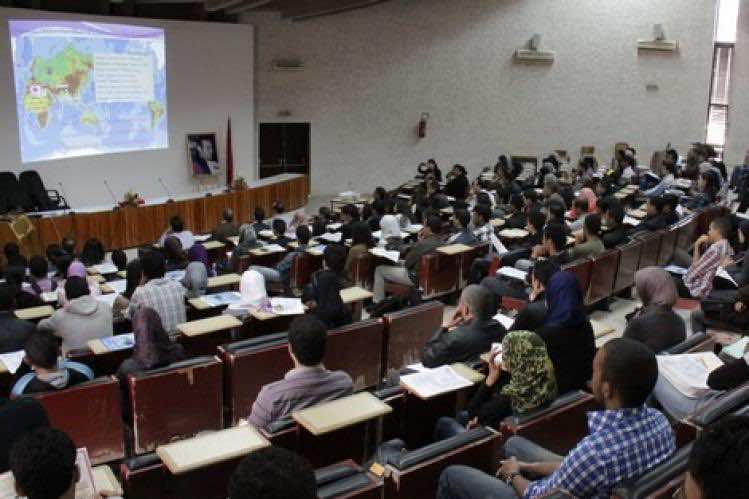 نقابة تحذر الحكومة من تعطيل الدخول الجامعي المقبل إن لم تستجب لمطالب الأساتذة