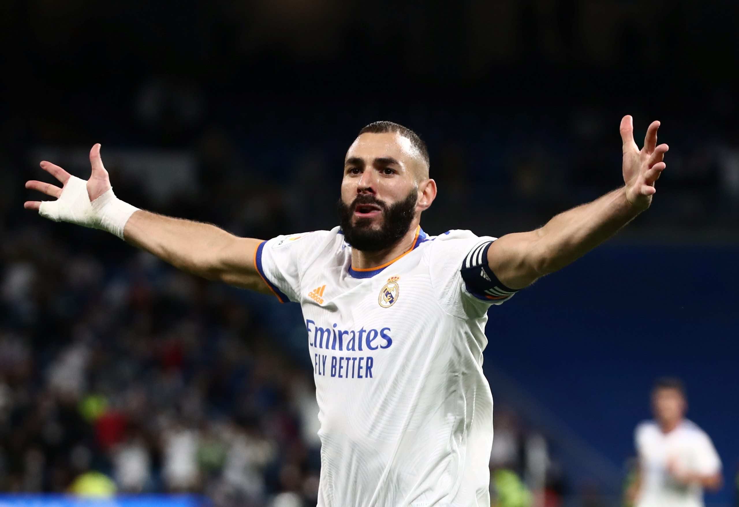 كريم بنزيما يفوز بجائزة أفضل لاعب في أوربا