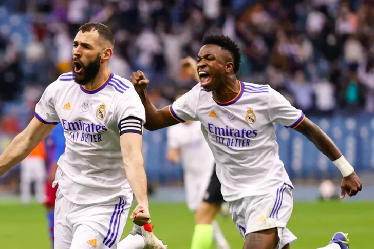 بنزيما يهدي ريال مدريد لقب كأس السوبر الأوربية للمرة الخامسة 
