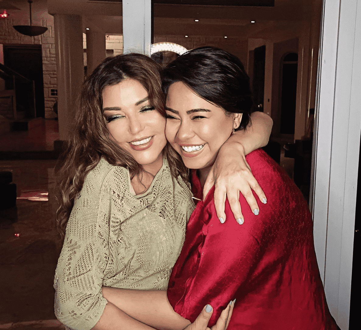 شيرين في بيت الديفا... فهل هناك عمل سيجمع بينهما؟
