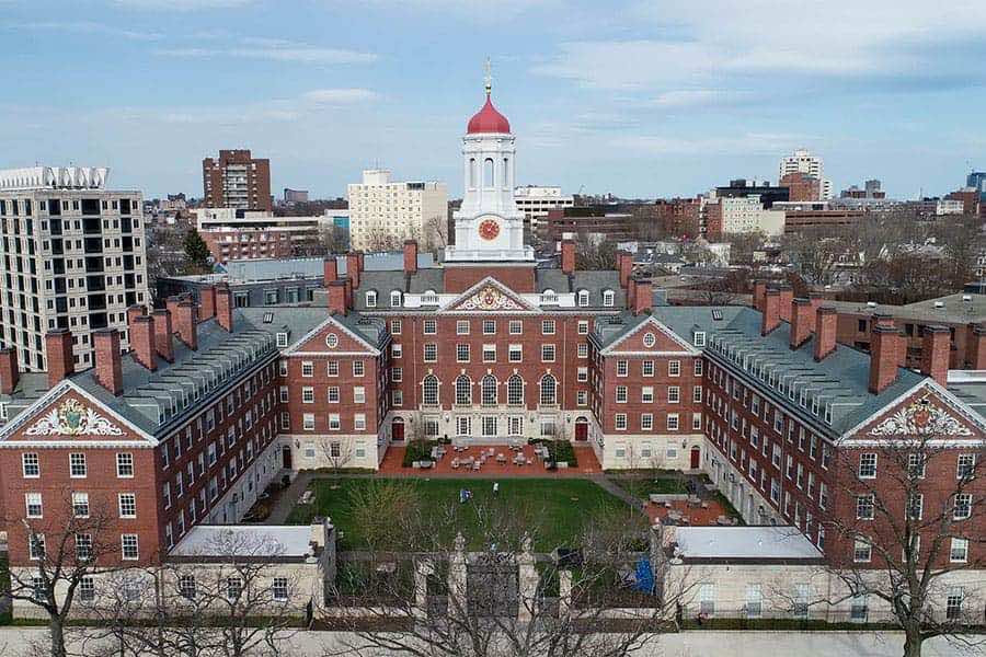"هارفارد" تتصدر تصنيفا عالميا لأفضل الجامعات