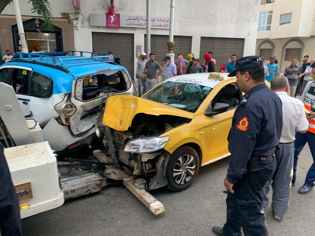 6 إصابات في حادثة اصطدام سيارتين للأجرة بتطوان