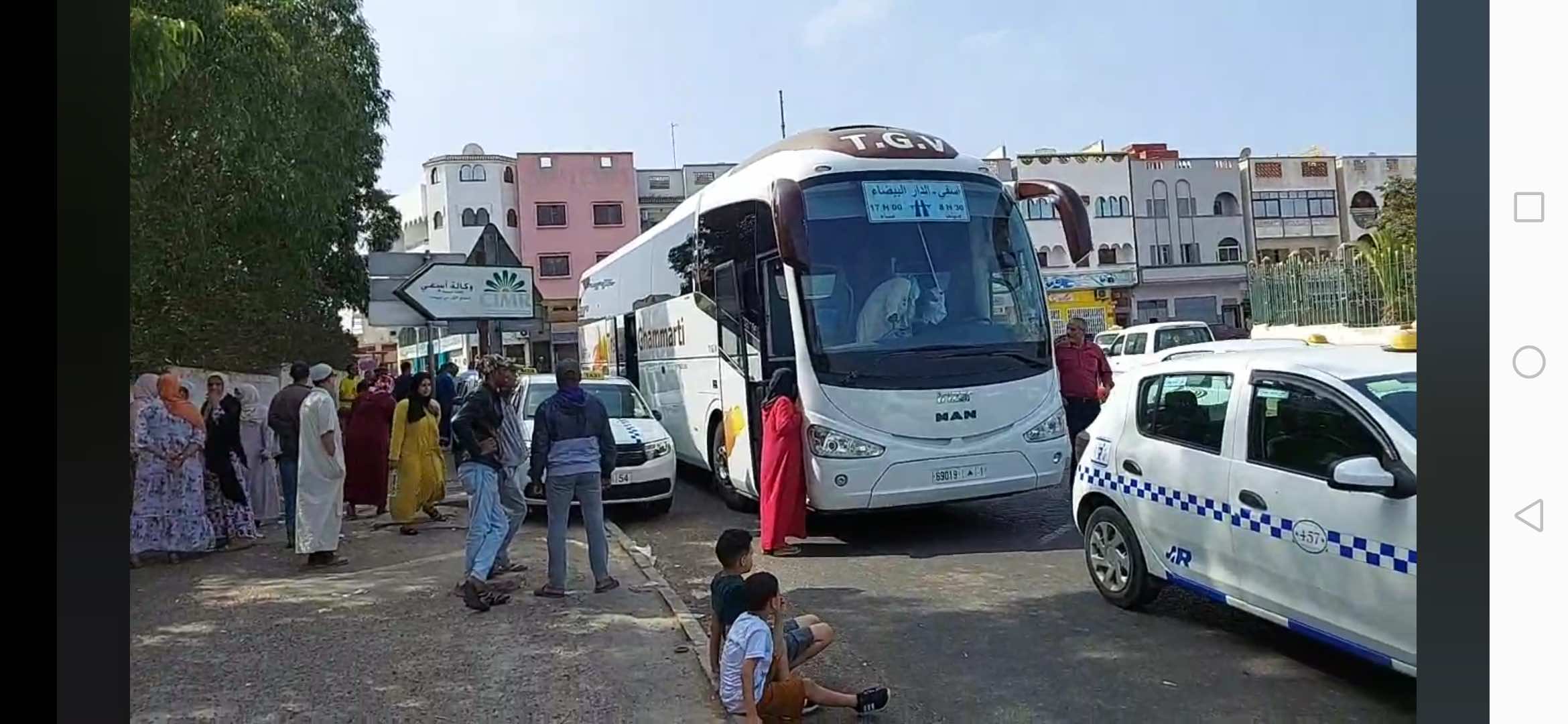 آسفي: ضجة بسبب حجز حافلة للنقل العمومي أغضبت الطاكسيات