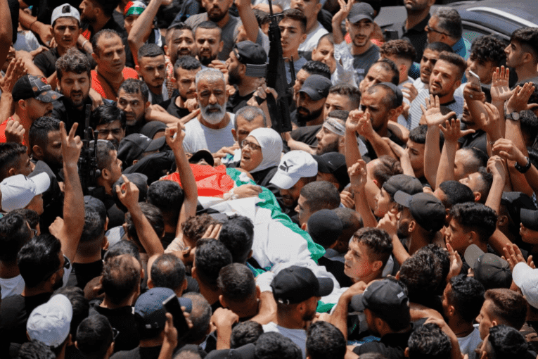 إسرائيل تغتال قائد شهداء الأقصى في عملية بالضفة الغربية
