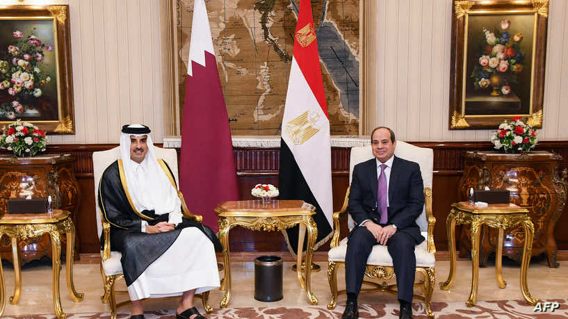 الرئيس المصري يصل قطر لأول مرة منذ توليه منصبه