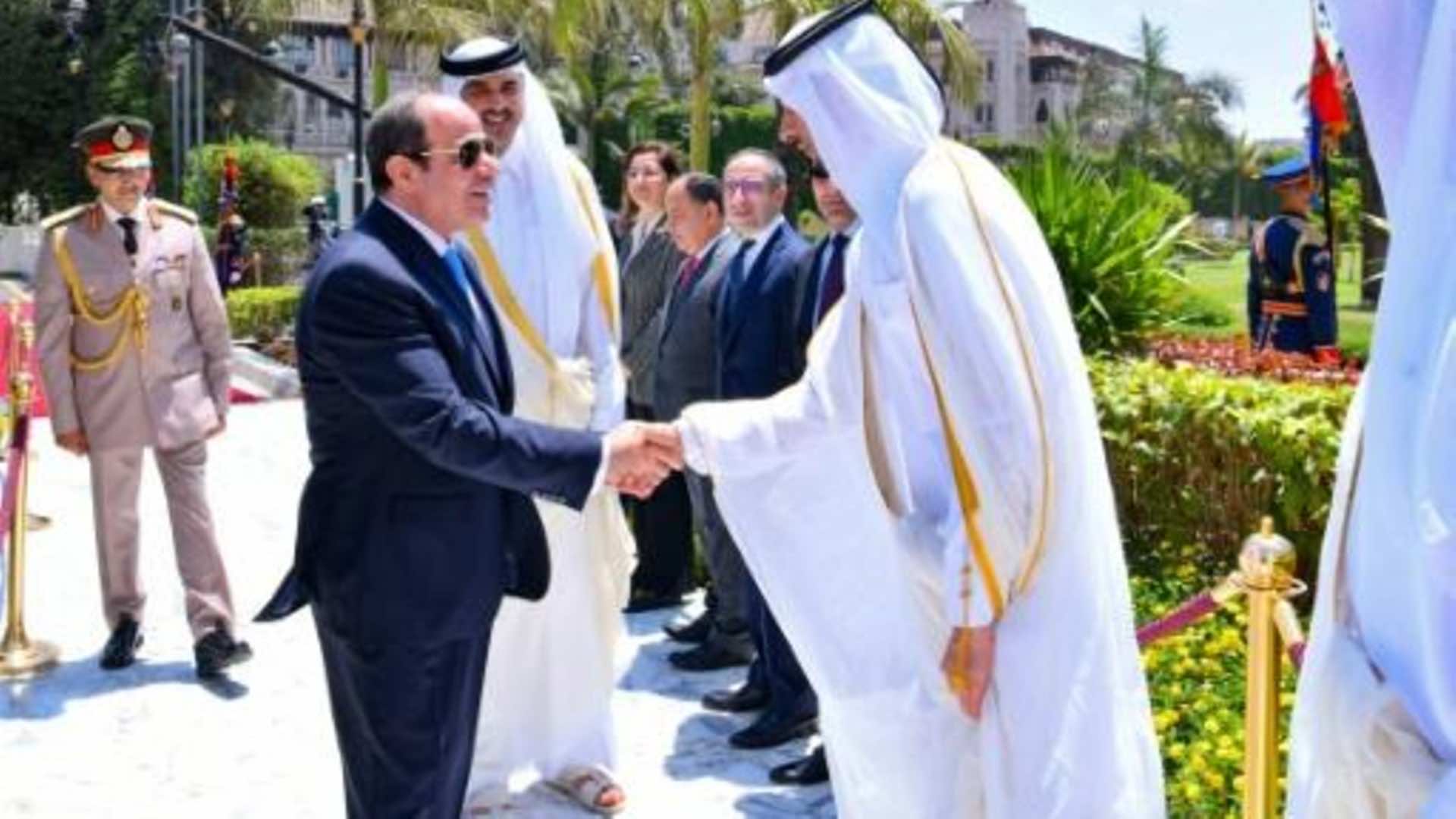 الرئيس المصري يزور قطر لأول مرة منذ توليه منصبه