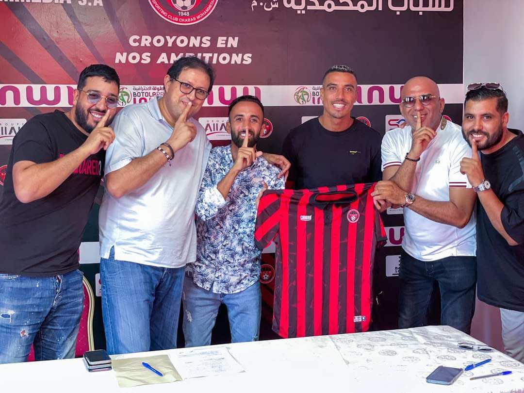 اللاعب الدولي السابق نبيل درار يوقع عقدا احترافيا مع شباب المحمدية