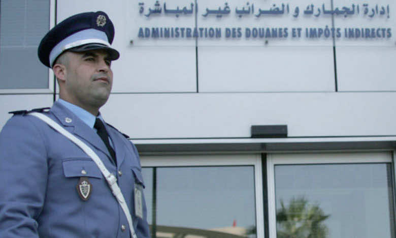الجمارك تضبط آلافا من الأحذية الرياضية المهربة في مستودع بسلا