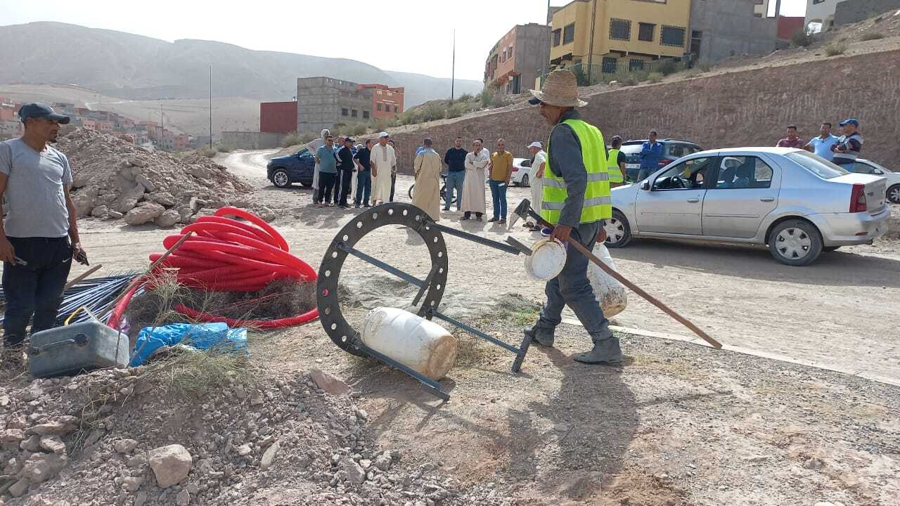 احتجاجات السكان توقف أشغال تثبيت لاقط اتصالات بإمنتانوت