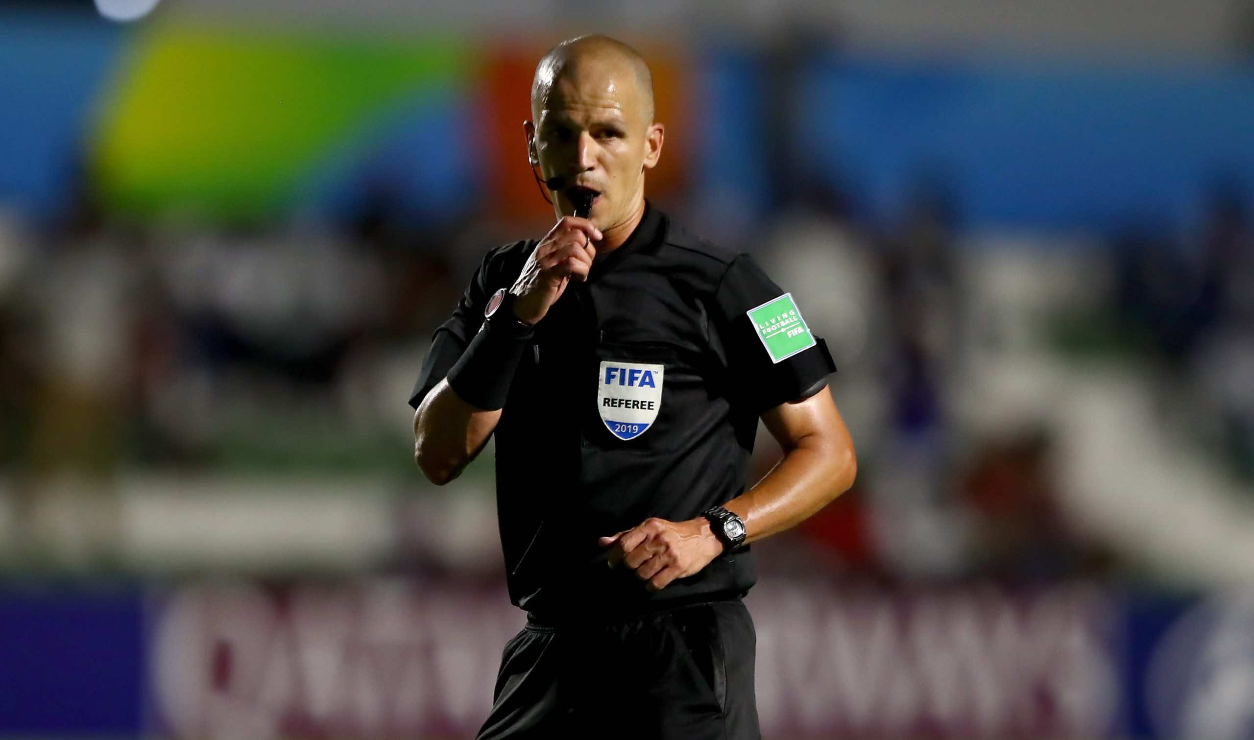 فيكتور غوميز يقرر الاعتزال بعد كأس العالم