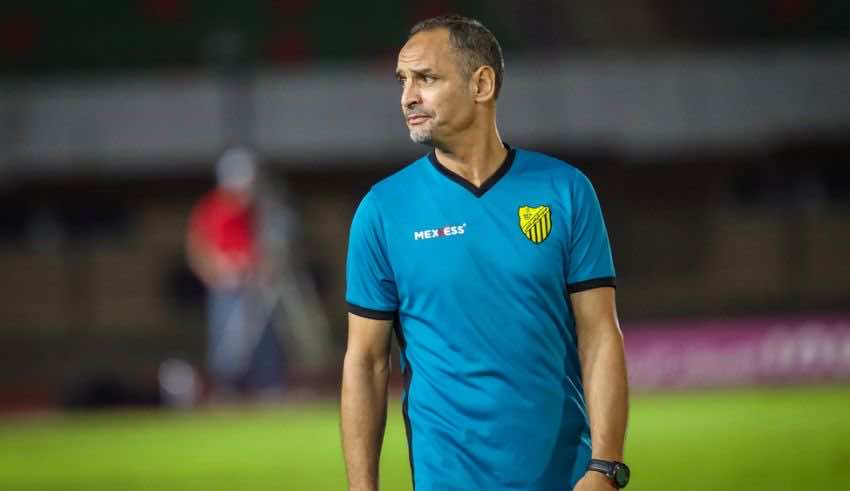 المغرب الفاسي ينفصل بالتراضي عن مدربه التونسي عبد الحي بنسلطان