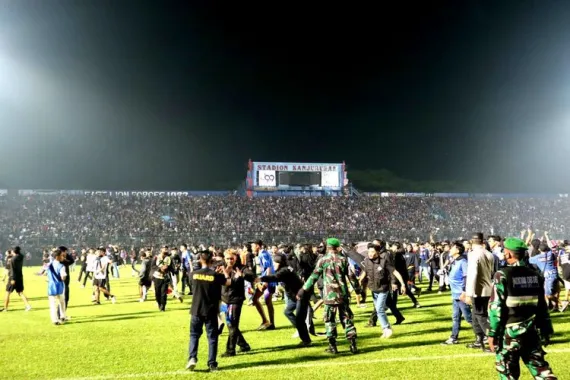 مصرع 125 شخصا في أحداث شغب بمباراة كرة قدم في إندونيسيا