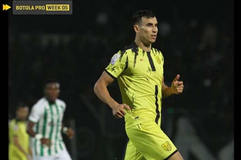 المغرب الفاسي يقدم طعنا ضد حكم مباراته مع الدفاع الجديدي