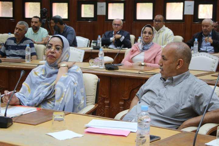 منتخبة بمراكش تحث عمدتها على تصدير الكلاب الضالة نحو الصين "حيث ستُؤكل كسندويشات"