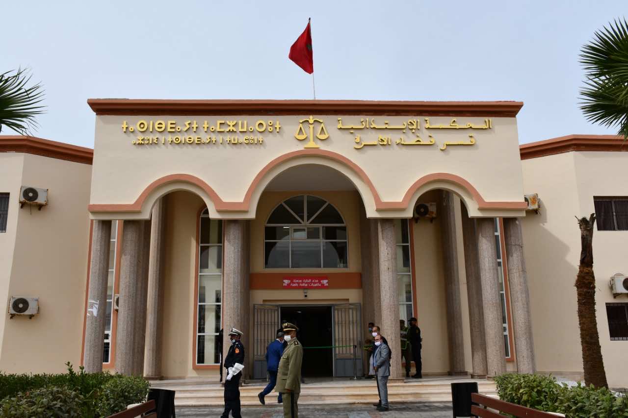 إذن قضائي بإعادة تلميذة للدراسة بالداخلة بعد نقلها إلى العيون إثر مشاكل زوجية