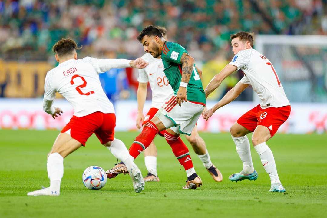 السعودية تنفرد بصدارة مجموعتها في المونديال بعد تعادل المكسيك وبولندا