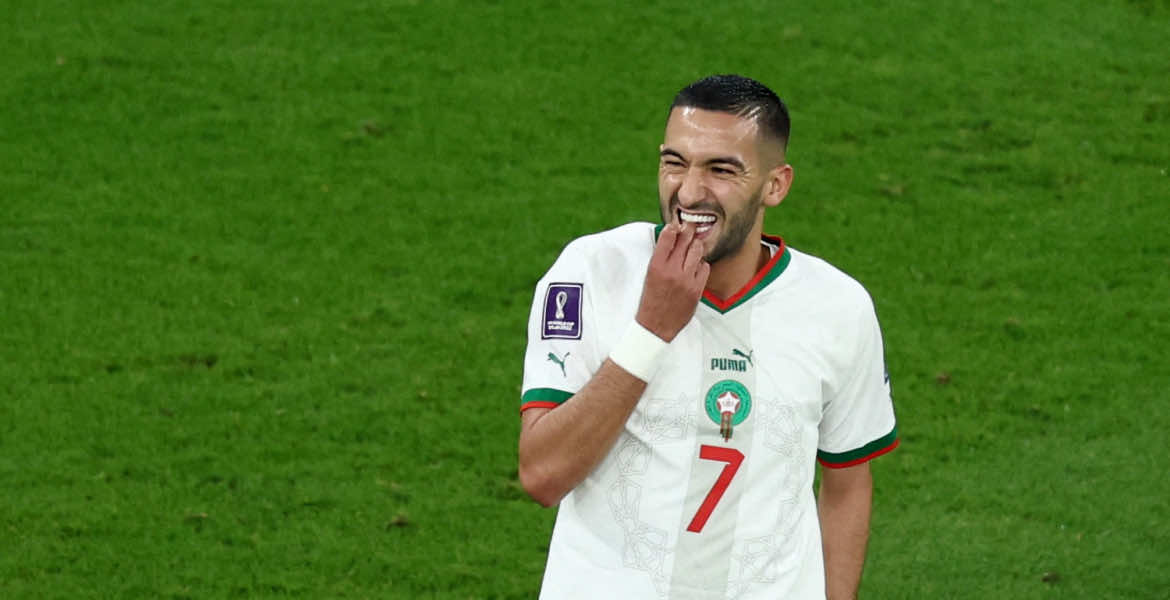 بعد تألقه في مونديال قطر... حكيم زياش أول لاعب مغربي ينافس على لقب أجمل 100 وجه في العالم