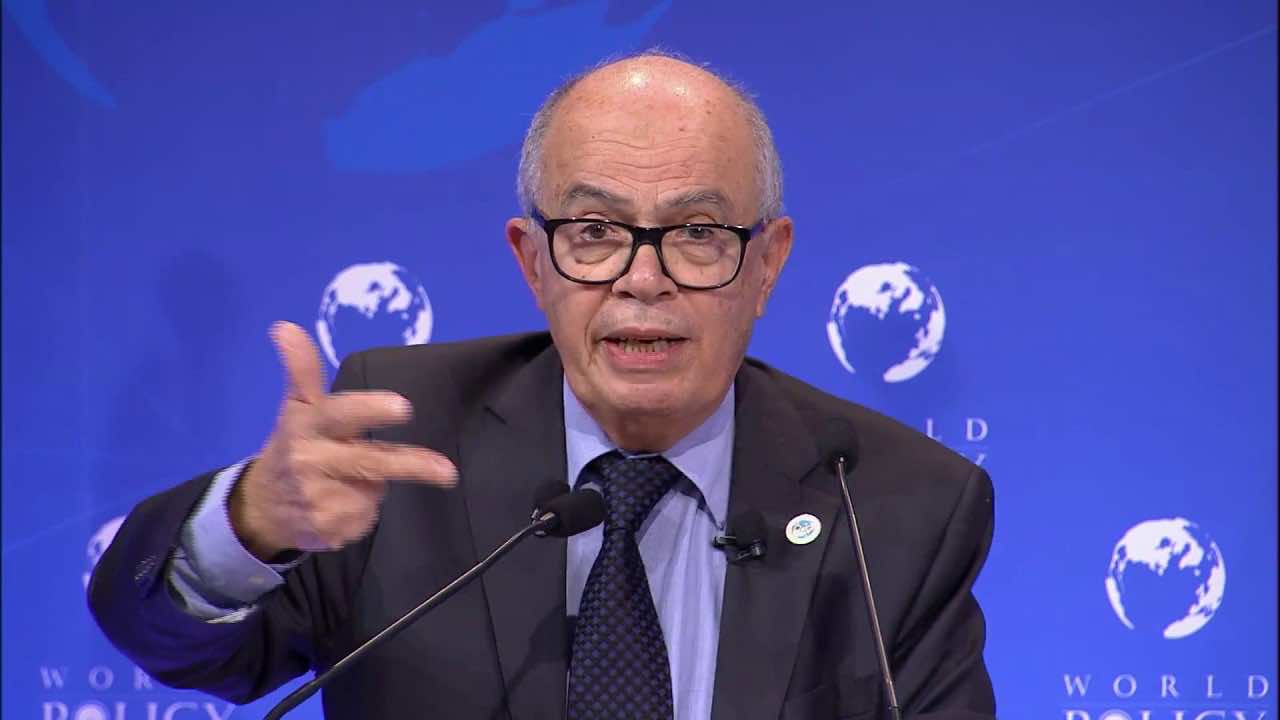 ولعلو يشيد باكيا بخروج الملك محتفلا بالمنتخب ويرى في فوزه حقا مغربيا لتحقيق التقدم