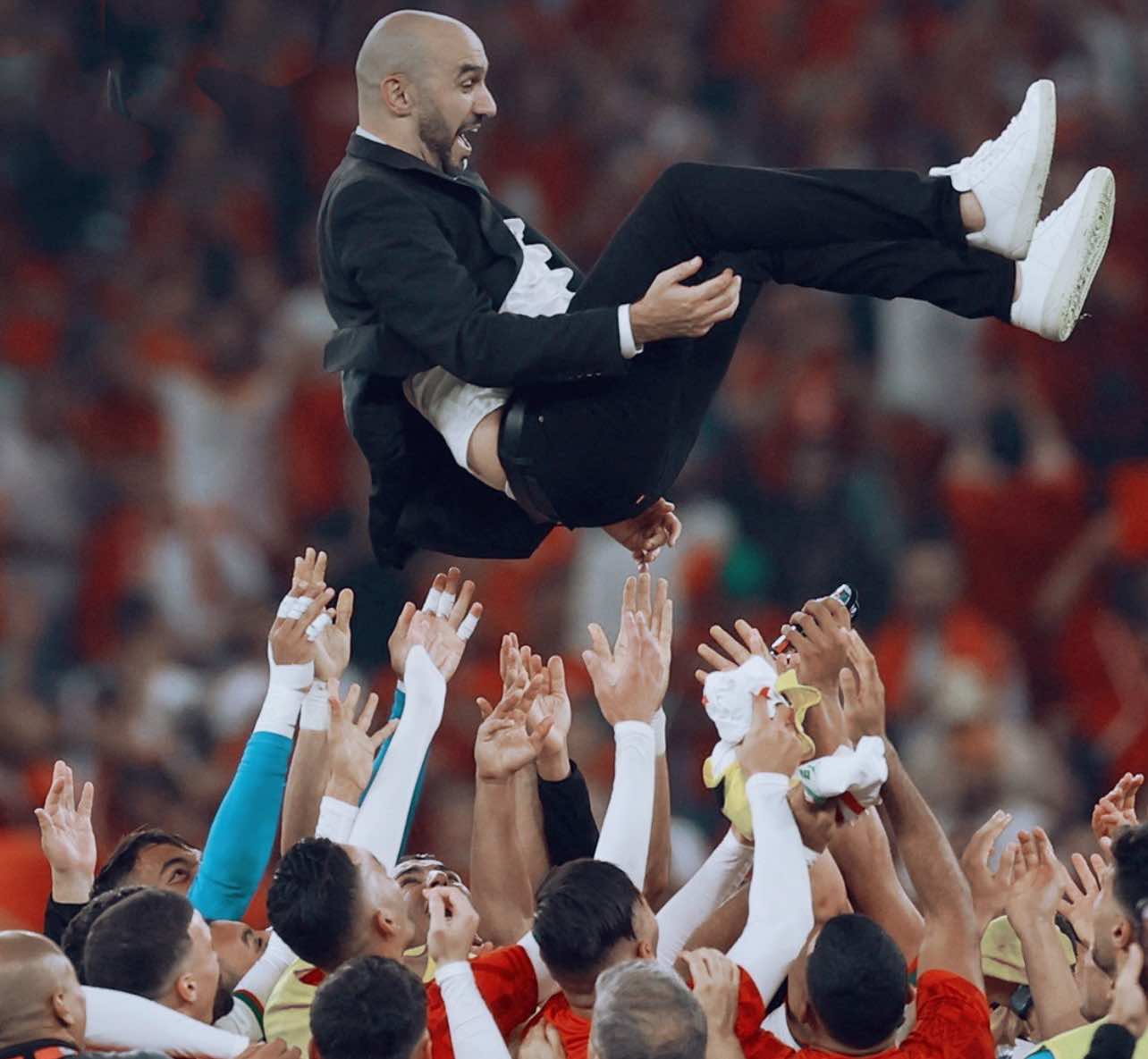 "فيفا": الركراكي نجح في بناء منتخب تنافسي وحقق هدف المغاربة بالعبور إلى ثمن نهائي المونديال